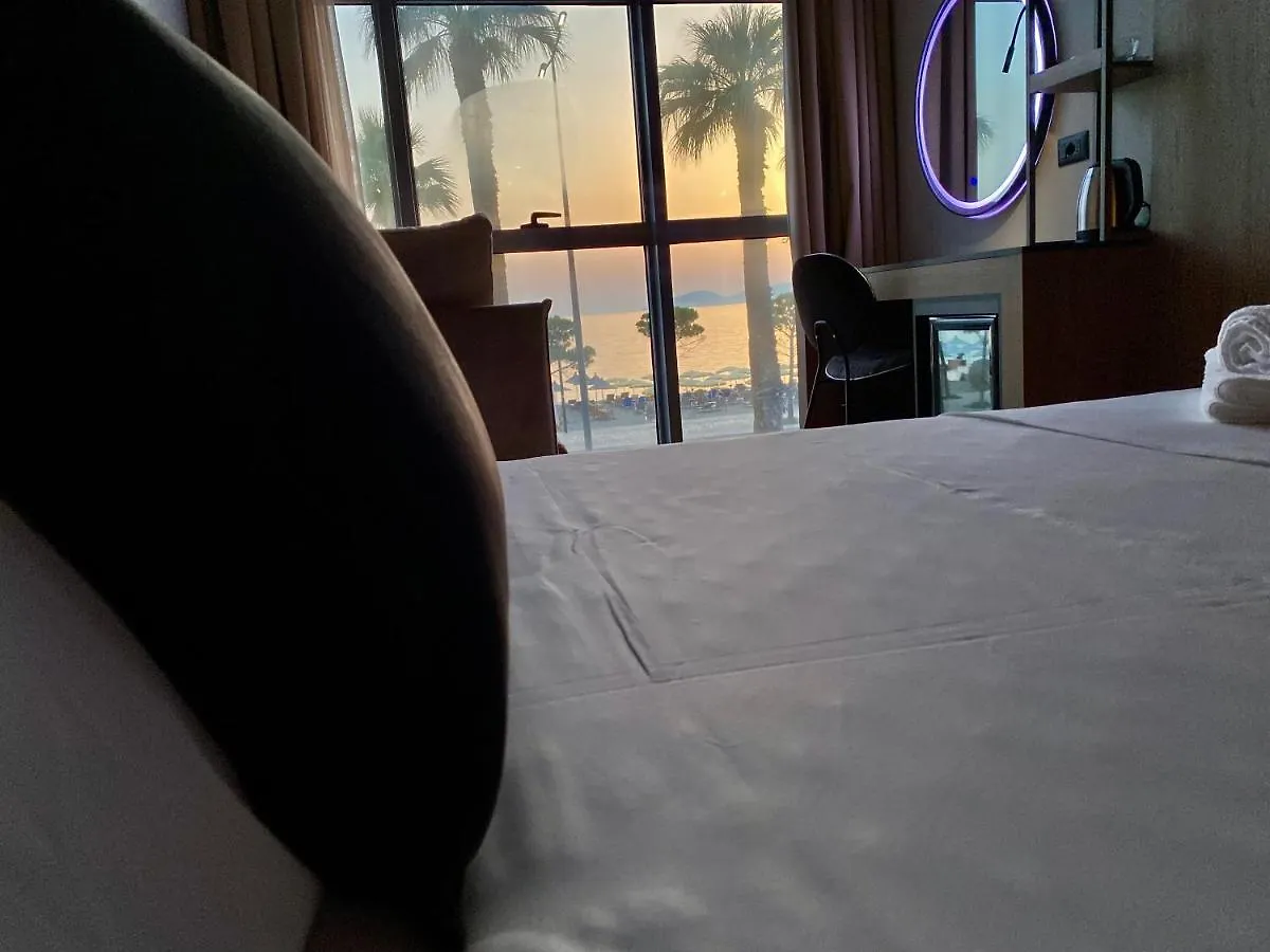 Elmar Hotel Vlorë 4*,